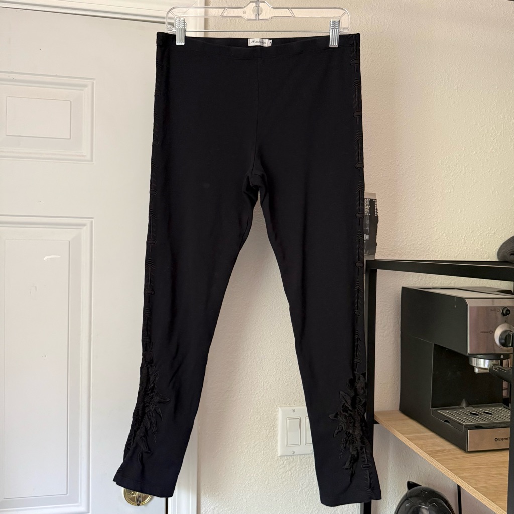 Johnny Was Black Cotton Lycra Embroidered Floral Cropped Knit Leggings